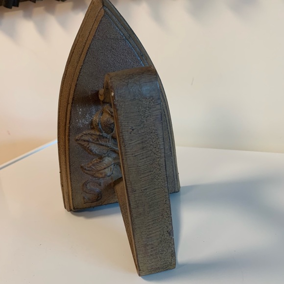 Vintage Cast Iron Iron - Picture 4 of 8